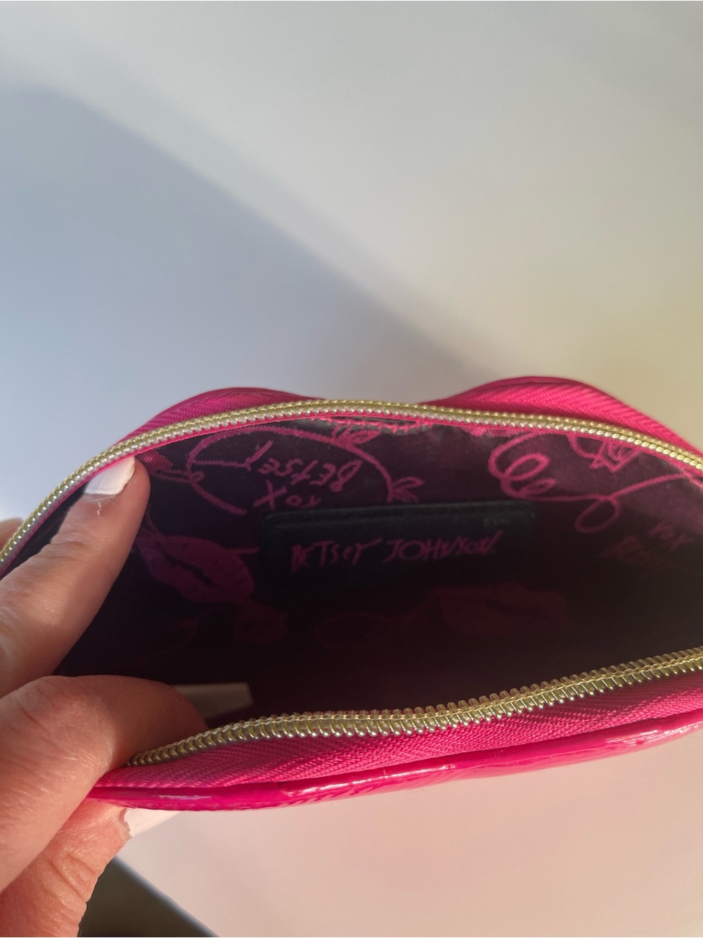 Betsey Johnson Hot Pink Lip-Shaped Wristlet with Gold Chain - Picture 4 of 4